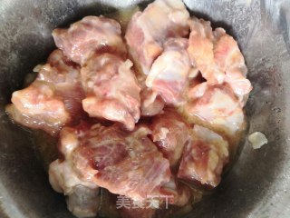 酸甜排骨的做法步骤：1