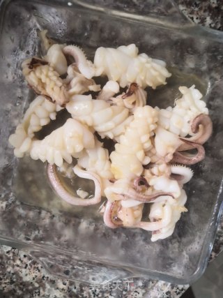 黄瓜炒鱿鱼的做法步骤：4