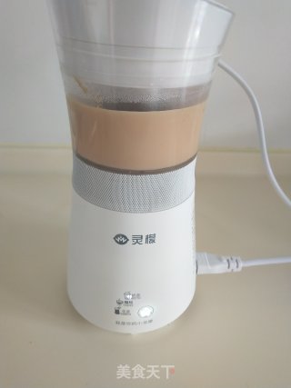 焦糖海盐奶盖奶茶的做法步骤：4