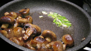 红烧汁烩蘑菇的做法步骤：5