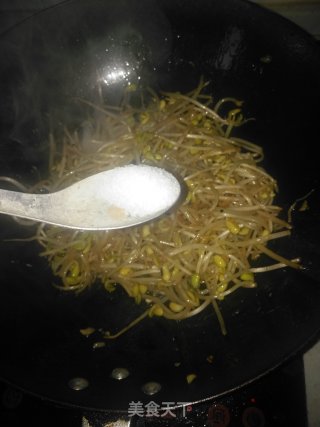 豆芽炒粉丝的做法步骤：7