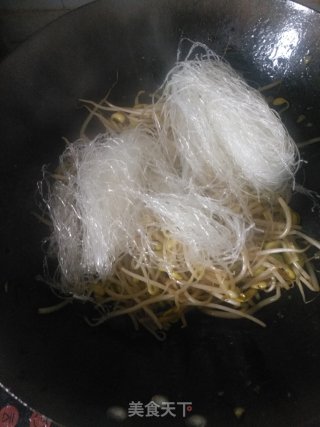 豆芽炒粉丝的做法步骤：9