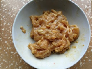 黄瓜炒肉片的做法步骤：1