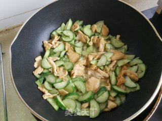 黄瓜炒肉片的做法步骤：4