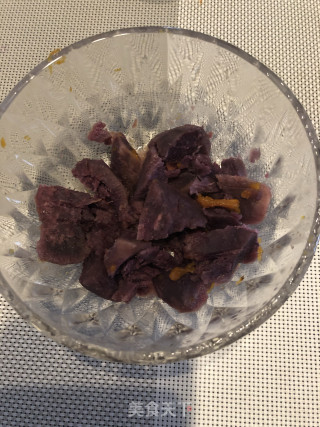 紫薯酸奶坚果水果碗的做法步骤：1