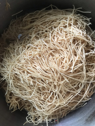 炒线面的做法步骤：2