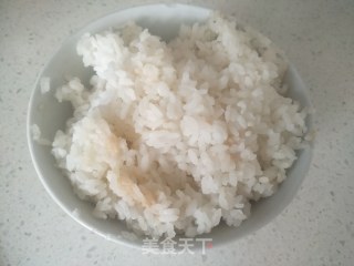 洋葱胡萝卜炒米饭的做法步骤：1