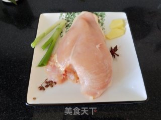 柠檬手撕鸡胸肉的做法步骤：1