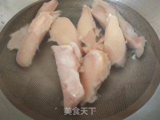 柠檬手撕鸡胸肉的做法步骤：2