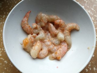 青瓜炒虾仁的做法步骤：1