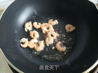 青瓜炒虾仁的做法步骤：3