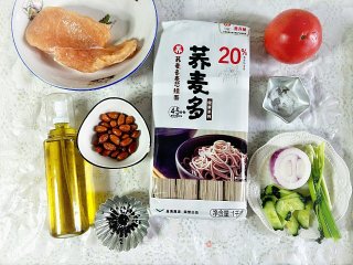 鸡胸肉荞麦面的做法步骤：1