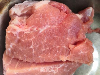 猪肉蛋饼的做法步骤：1