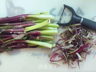 腊味炒红菜苔的做法步骤：2