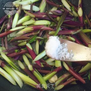 腊味炒红菜苔的做法步骤：8