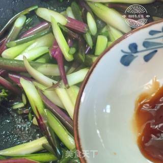 腊味炒红菜苔的做法步骤：10