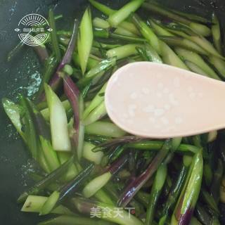 腊味炒红菜苔的做法步骤：11