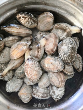 姜丝炒花甲的做法步骤：1
