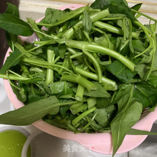 南乳炒空心菜的做法步骤：1