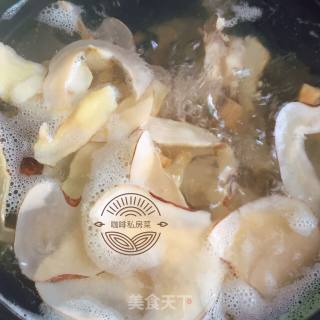 海底椰瑶柱玉竹煲老鸡的做法步骤：4