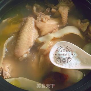 海底椰瑶柱玉竹煲老鸡的做法步骤：5