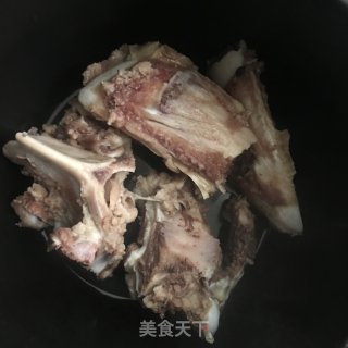 牛骨清汤的做法步骤：3