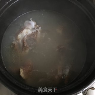 牛骨清汤的做法步骤：7