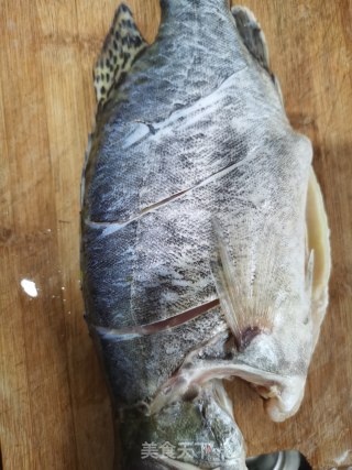 竹笋鳜鱼汤的做法步骤：1