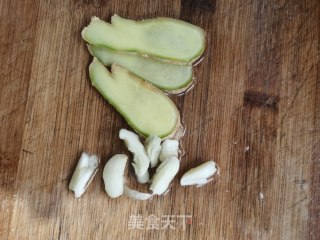 竹笋鳜鱼汤的做法步骤：3