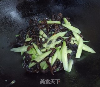 黄瓜木耳炒鸡蛋的做法步骤：9