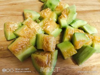 生菜甜瓜沙拉的做法步骤：2