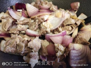 圣女果洋葱炖牛腩的做法步骤：4