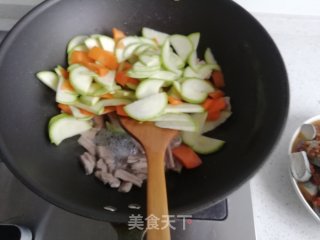 笋瓜炒肉片的做法步骤：3