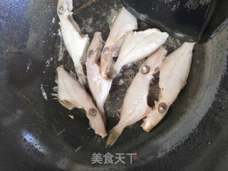 清煮剥皮鱼的做法步骤：4