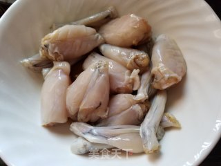 田鸡腿炒四季豆的做法步骤：1