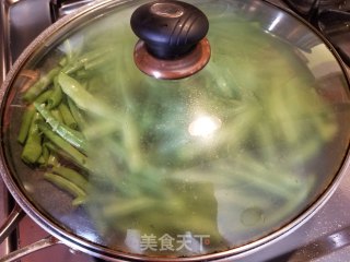 田鸡腿炒四季豆的做法步骤：8