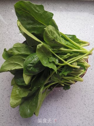 菠菜团子的做法步骤：1