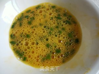 香葱炒鸡蛋的做法步骤：3