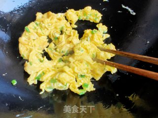 香葱炒鸡蛋的做法步骤：5