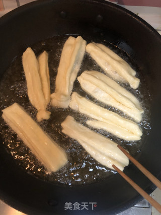 油条的做法步骤：9