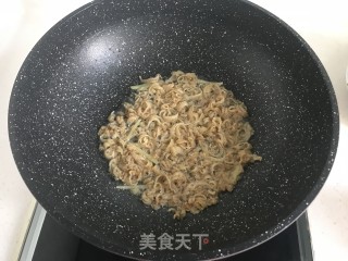 鲜美又补钙的【韭菜炒扇贝边】的做法步骤：5