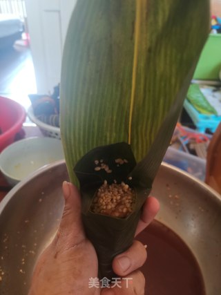 蛋黄鲜肉粽的做法步骤：11
