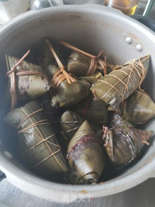 蛋黄鲜肉粽的做法步骤：18
