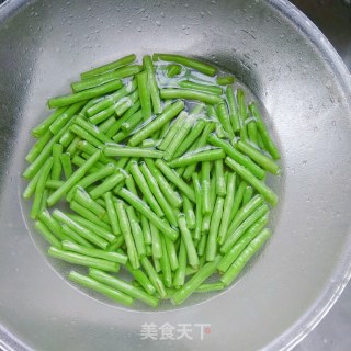 豆角炒肉丝的做法步骤：4