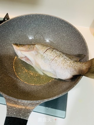鲈鱼豆腐汤的做法步骤：2
