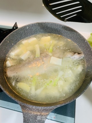 鲈鱼豆腐汤的做法步骤：8
