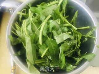 蒜香空心菜的做法步骤：1