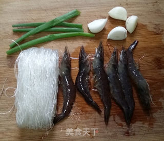 蒜蓉粉丝蒸对虾的做法步骤：1