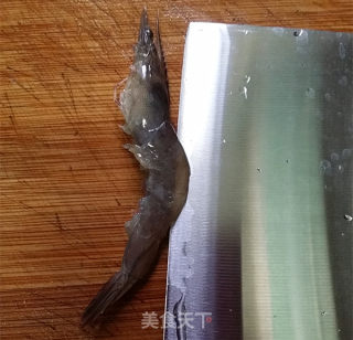 蒜蓉粉丝蒸对虾的做法步骤：2
