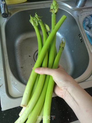 酒糟炒时蔬的做法步骤：1